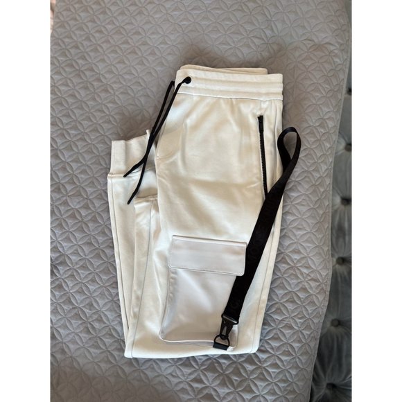 Men's Moose Knuckles Perido Cargo Joggers - Picture 2 of 15